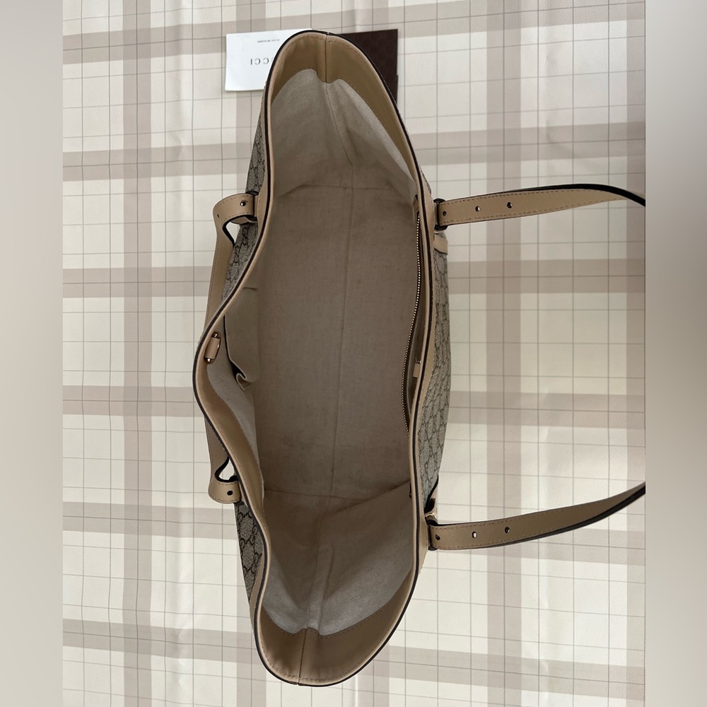 [Like NEW] Gucci GG Supreme Monogram Tote - Picture 6 of 9